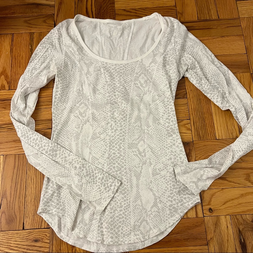 Lululemon print top